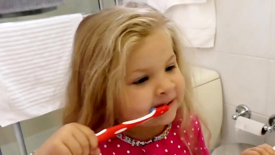 دیانا و اسباب بازی ها - بازی و تفریح پرنسس دیانا و بچه عروسک